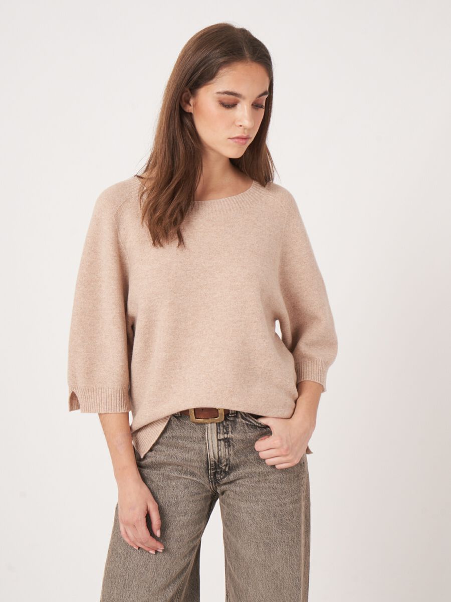 Cashmere fijngebreide trui met wijde mouw en split opzij image number 1