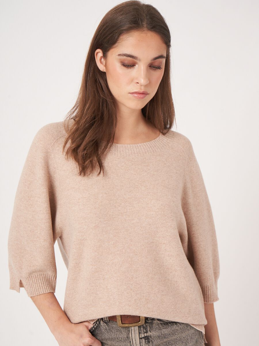 Cashmere fijngebreide trui met wijde mouw en split opzij image number 2