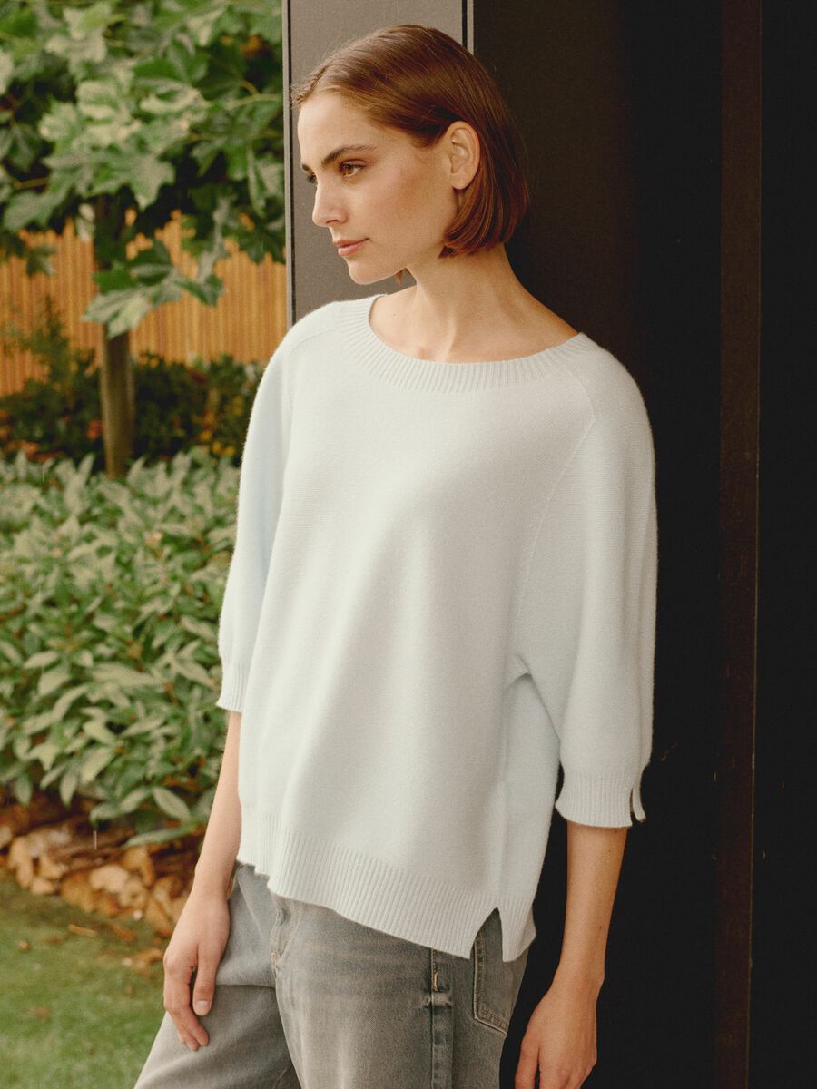 Cashmere fijngebreide trui met wijde mouw en split opzij image number 1