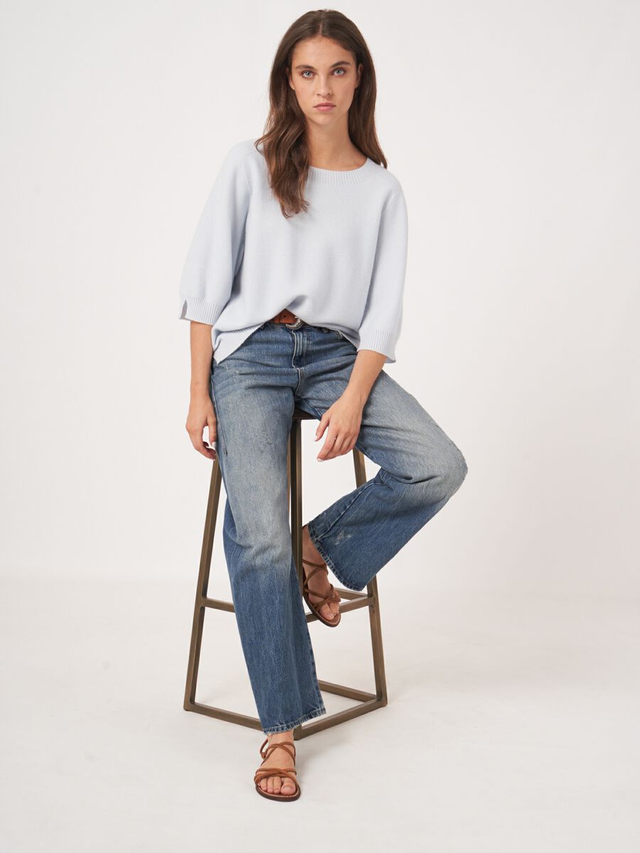 Cashmere fijngebreide trui met wijde mouw en split opzij image number 4