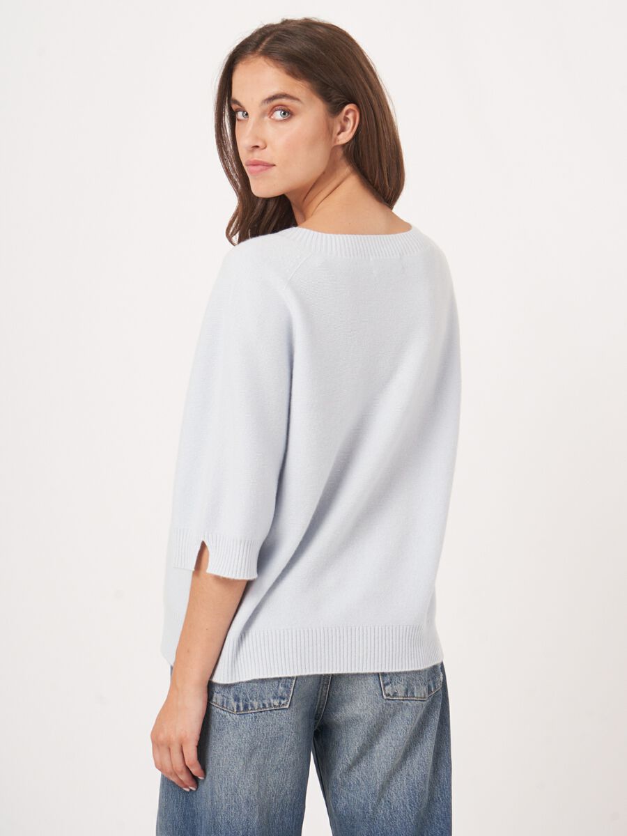 Cashmere fijngebreide trui met wijde mouw en split opzij image number 7
