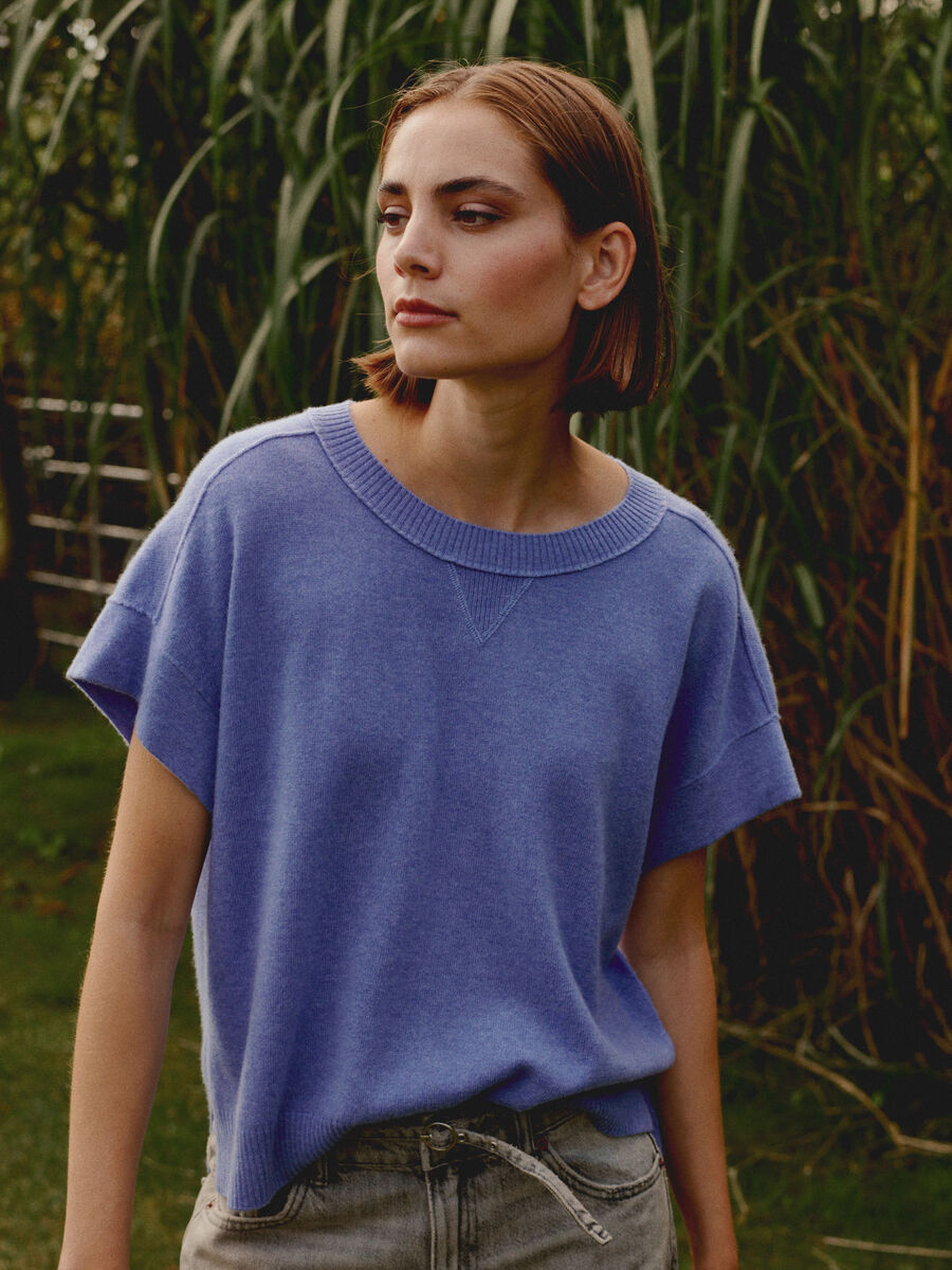 Lightweight cashmere poncho sweater image number 9