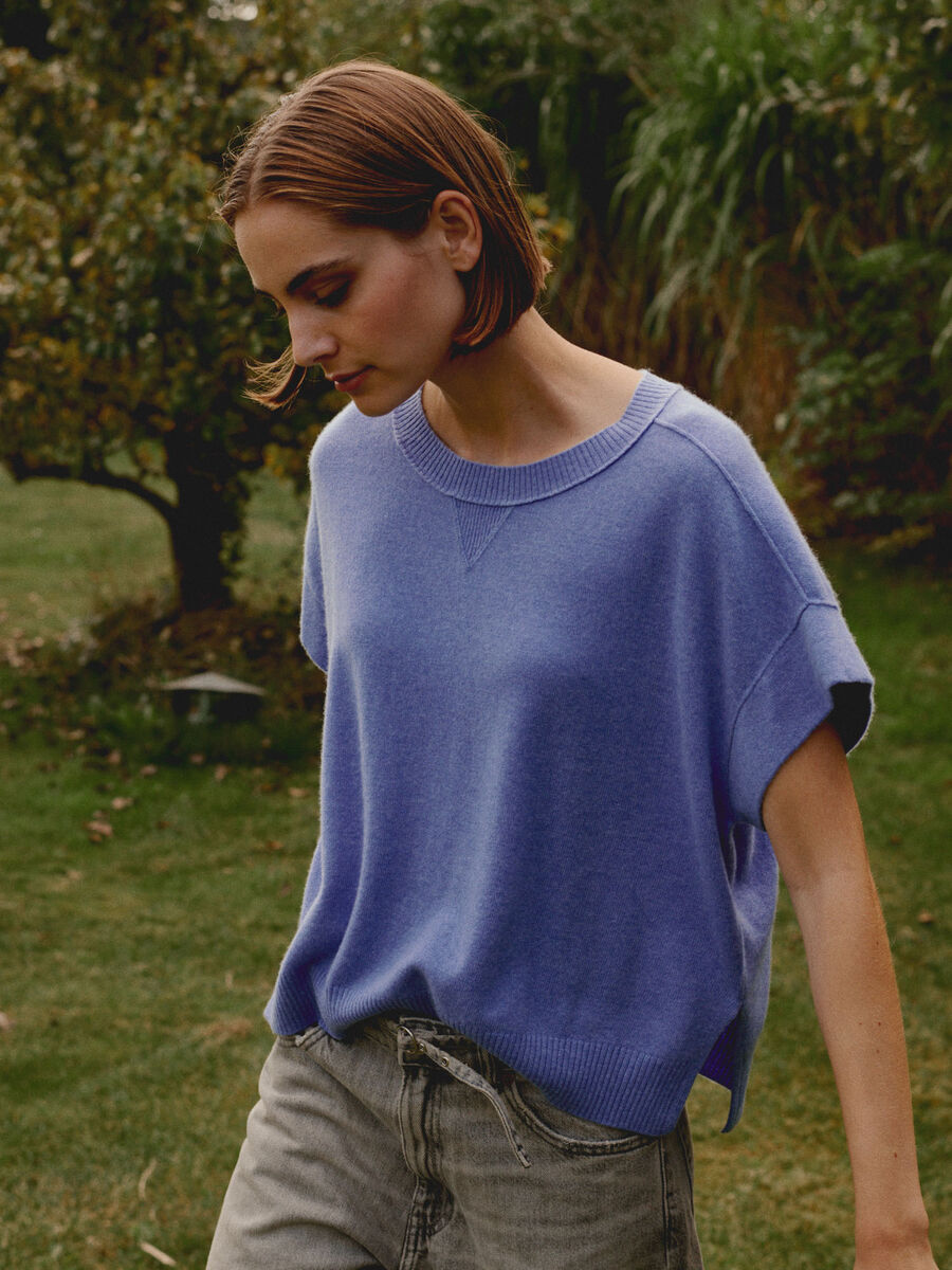 Lightweight cashmere poncho sweater image number 8