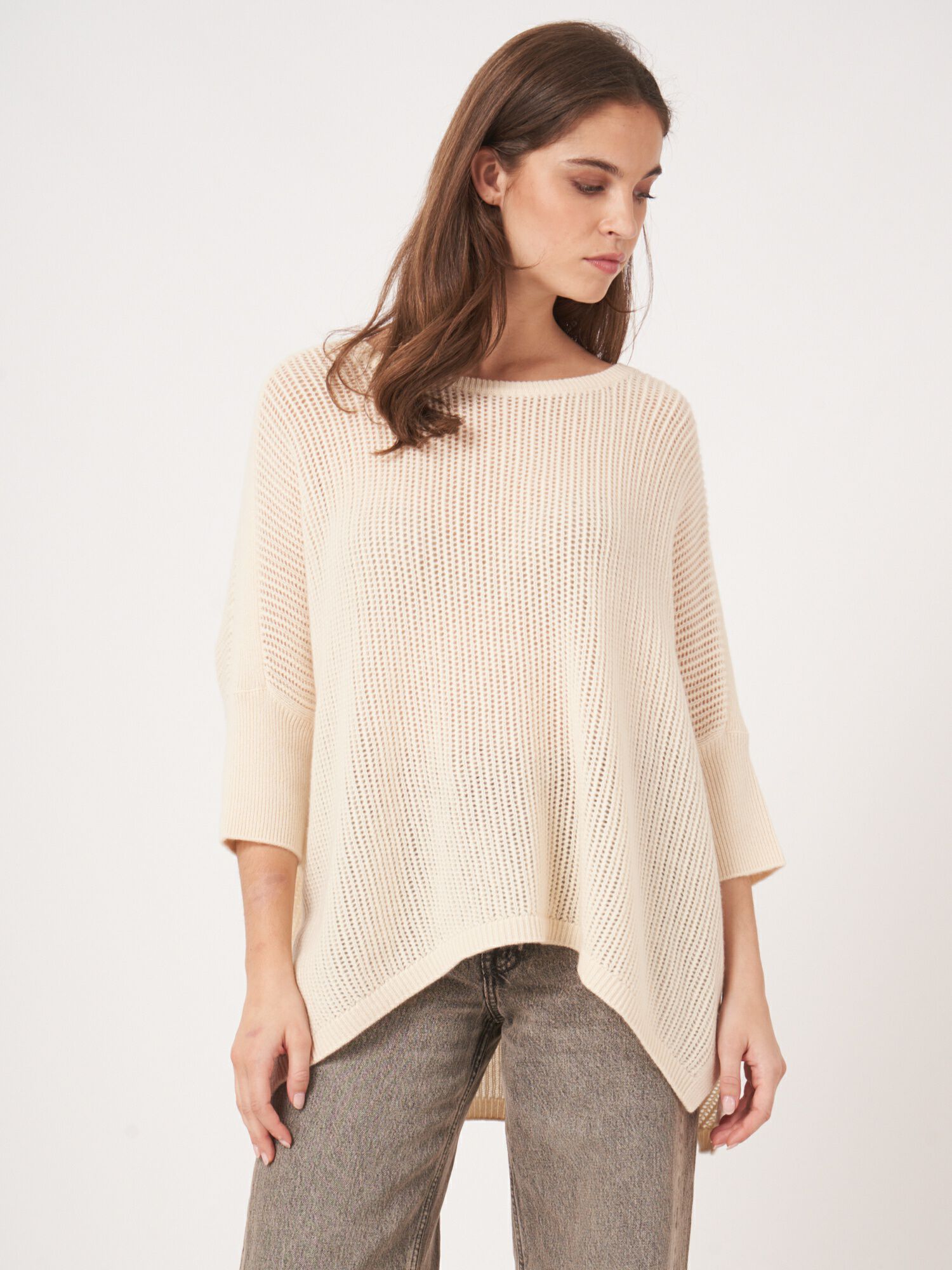 Lichte cashmere ajour poncho-trui