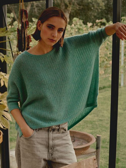 Lichte cashmere ajour poncho-trui