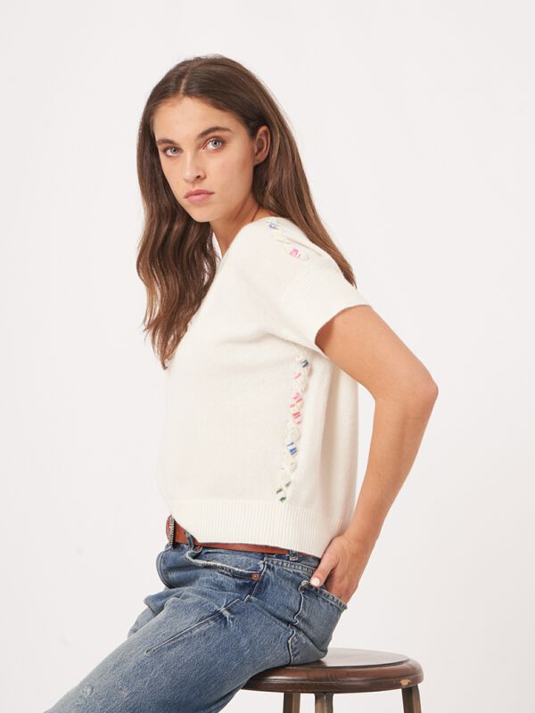 Kurzarm-Pullover aus Kaschmir mit bedruckten geflochtenen Details image number 8