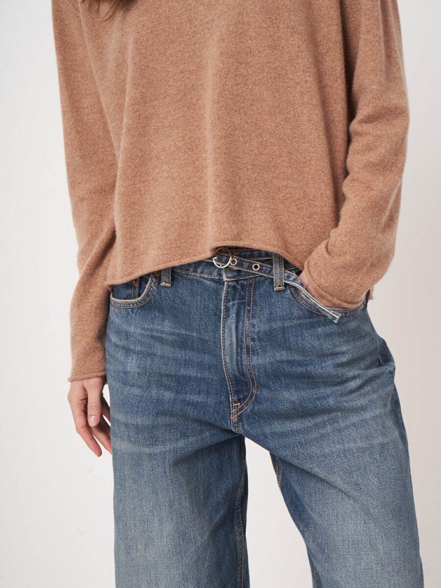 Pull droit en cachemire biologique à col rond image number 3