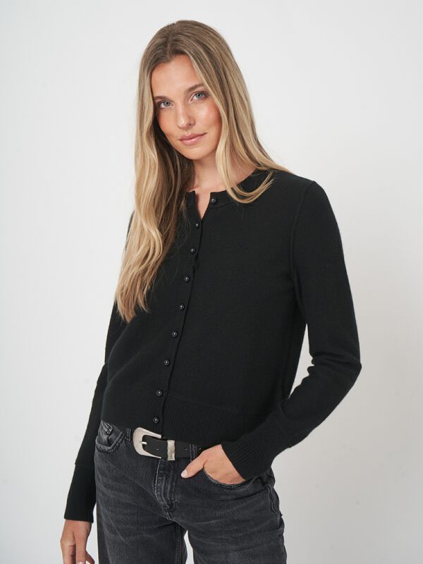 Cropped kasjmier vest met parelknopen | duurzaam & elegant image number 0