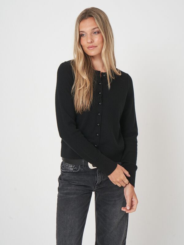 Cropped kasjmier vest met parelknopen | duurzaam & elegant image number 2