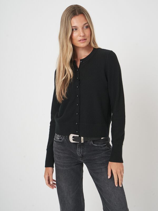 Cropped kasjmier vest met parelknopen | duurzaam & elegant image number 4