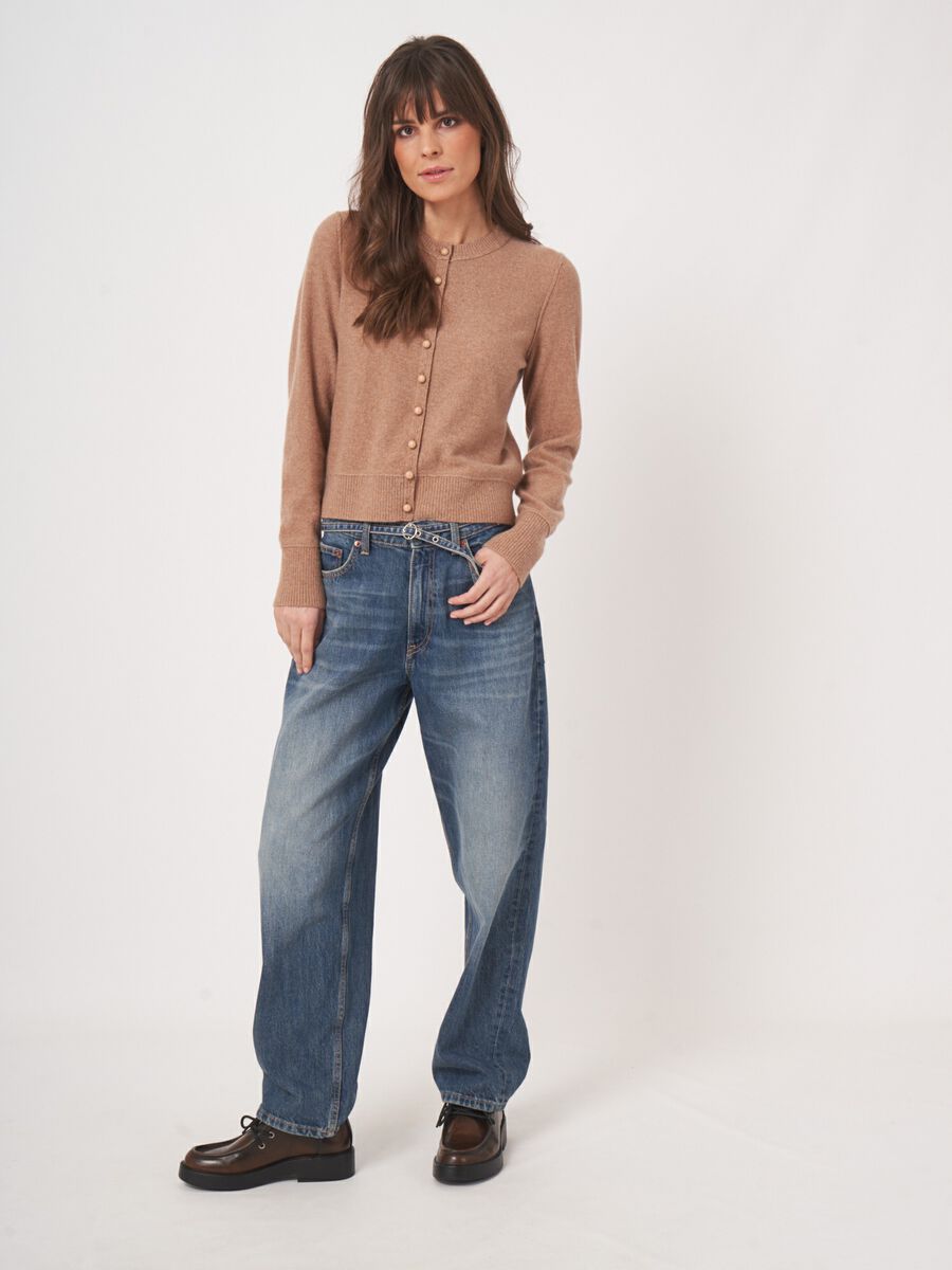 Cropped kasjmier vest met parelknopen | duurzaam & elegant image number 6