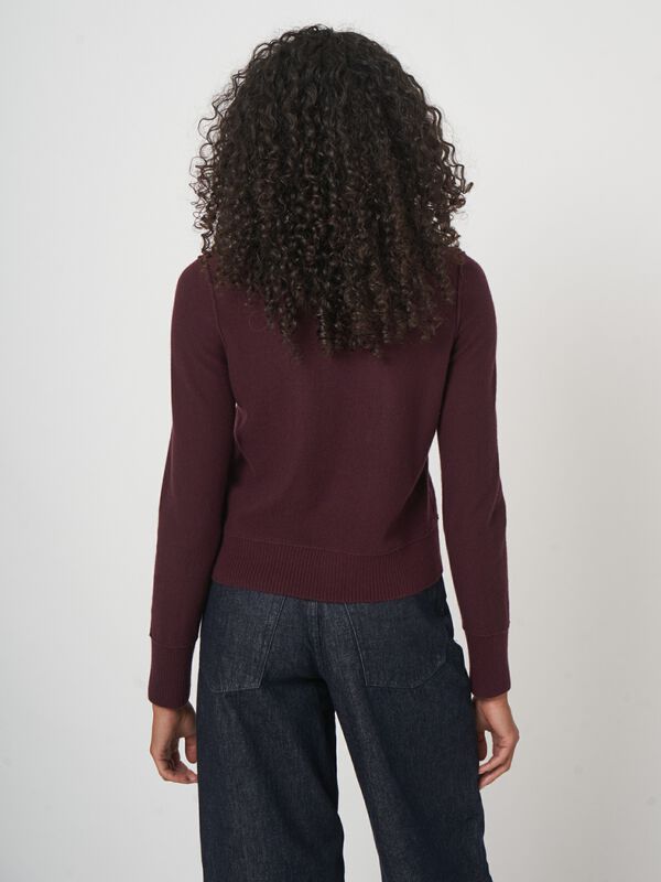 Gilet court boutons nacre en cachemire image number 6