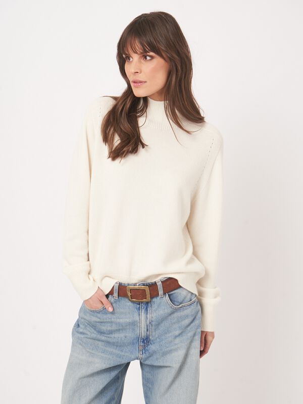 Nahtloser Kaschmirpullover mit Stehkragen image number 0