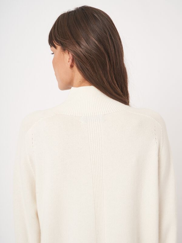 Nahtloser Kaschmirpullover mit Stehkragen image number 4