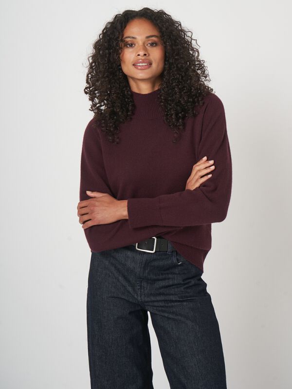 Seamless sweater with stand-up collar image number 1