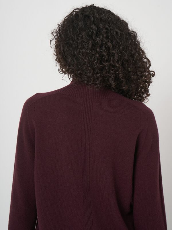 Seamless sweater with stand-up collar image number 2