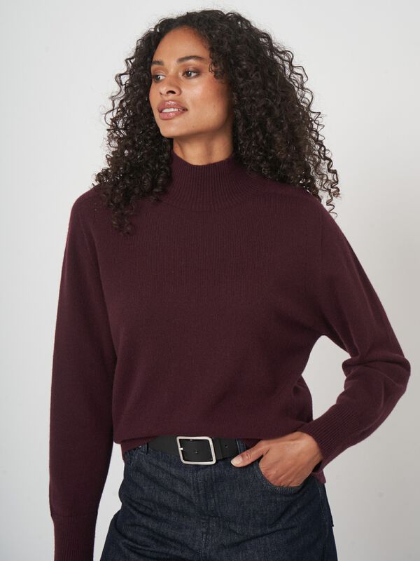 Seamless sweater with stand-up collar image number 3