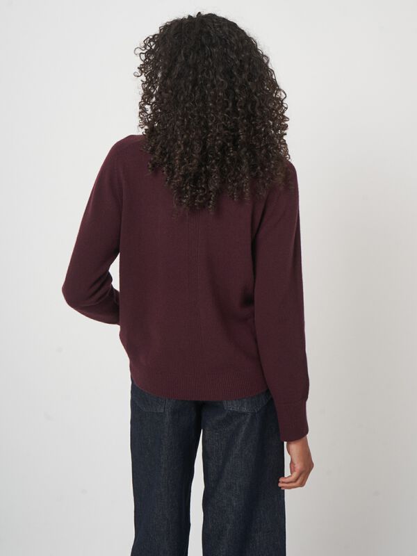 Seamless sweater with stand-up collar image number 4