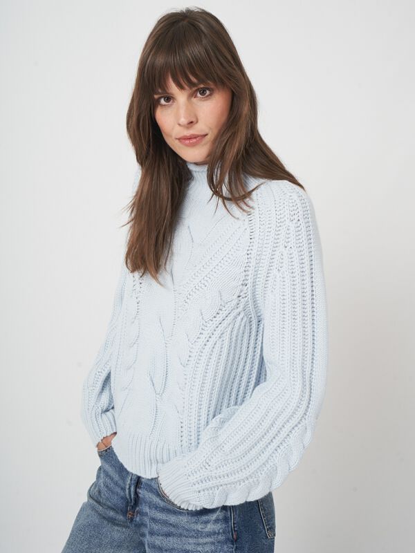 Kaschmirpullover mit Zopfmuster und Stehkragen image number 1