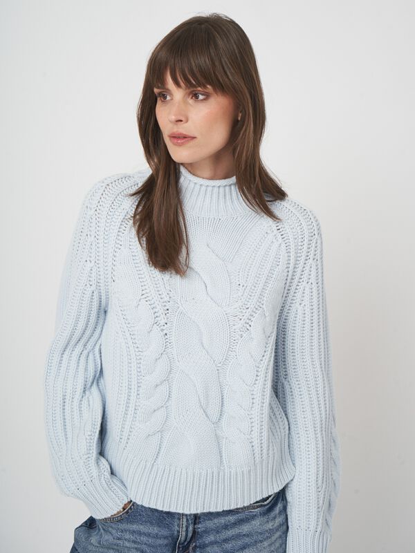 Kaschmirpullover mit Zopfmuster und Stehkragen image number 2