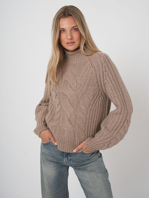 Chunky cable knit cashmere sweater image number 0