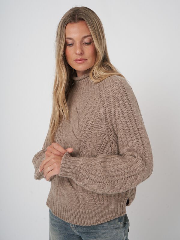 Chunky cable knit cashmere sweater image number 1