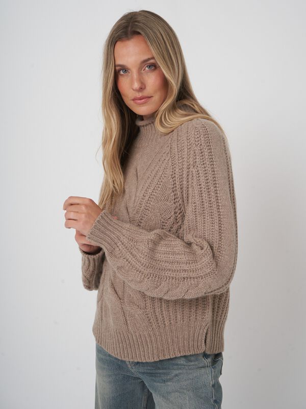 Chunky cable knit cashmere sweater image number 3