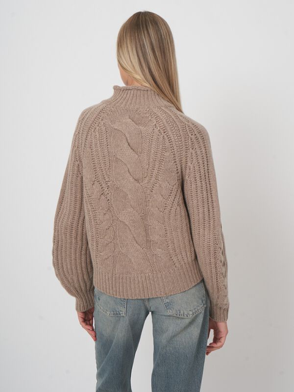 Chunky cable knit cashmere sweater image number 4