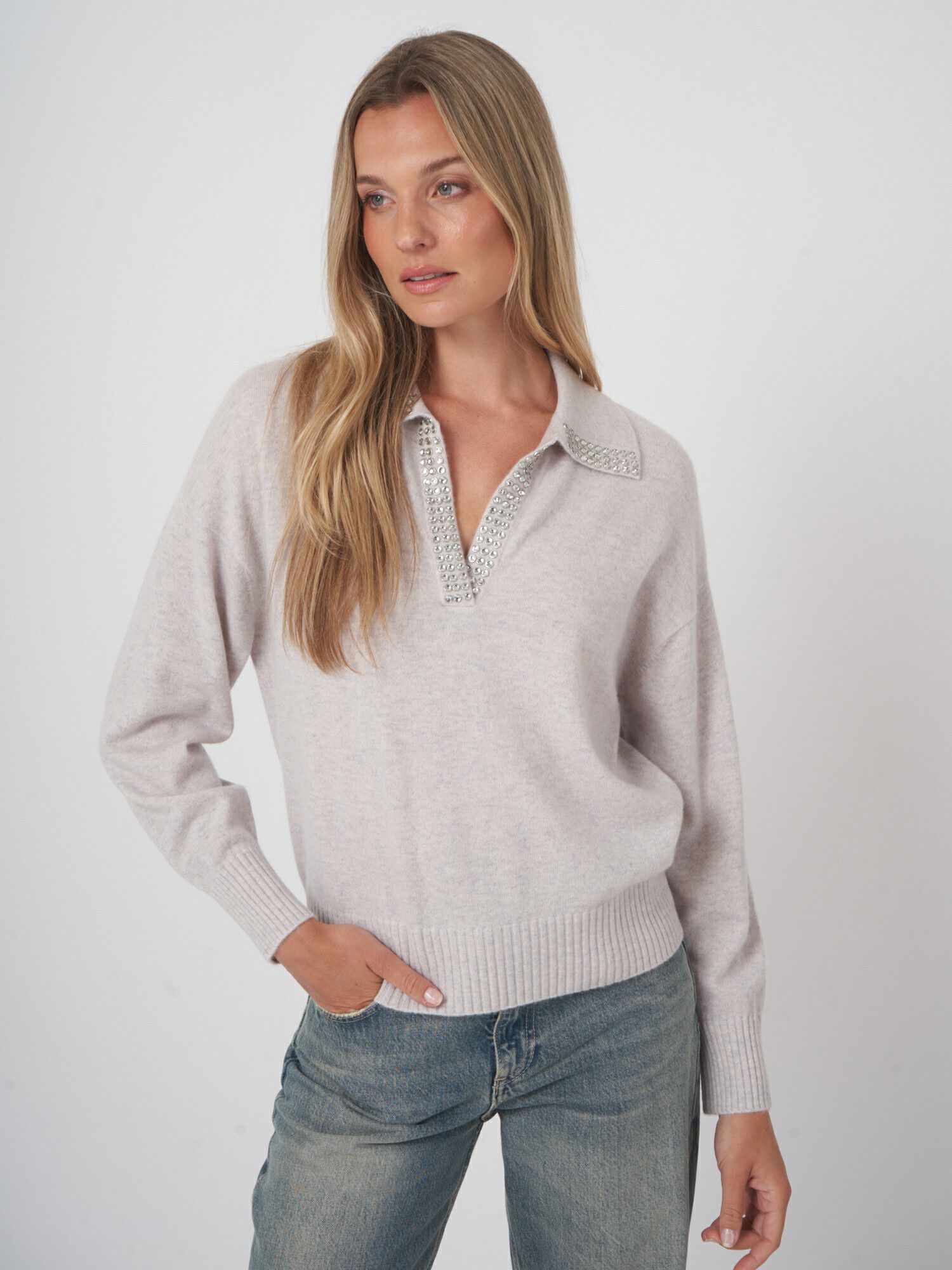 Luxe kasjmier damestrui met parelaccenten afbeelding