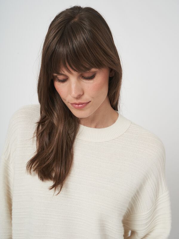 Kastig geschnittener Rippstrick-Kaschmirpullover image number 1