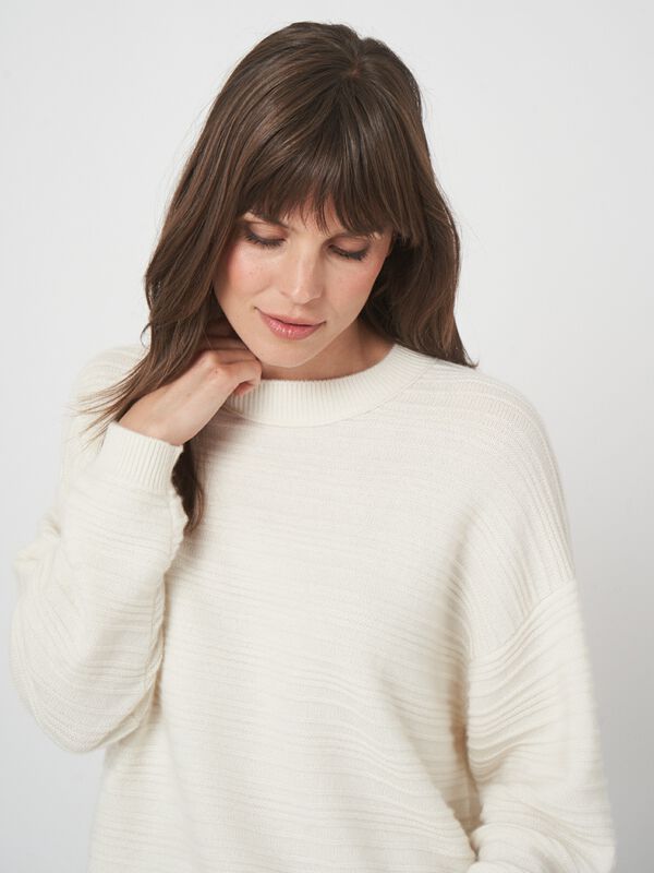 Kastig geschnittener Rippstrick-Kaschmirpullover image number 2