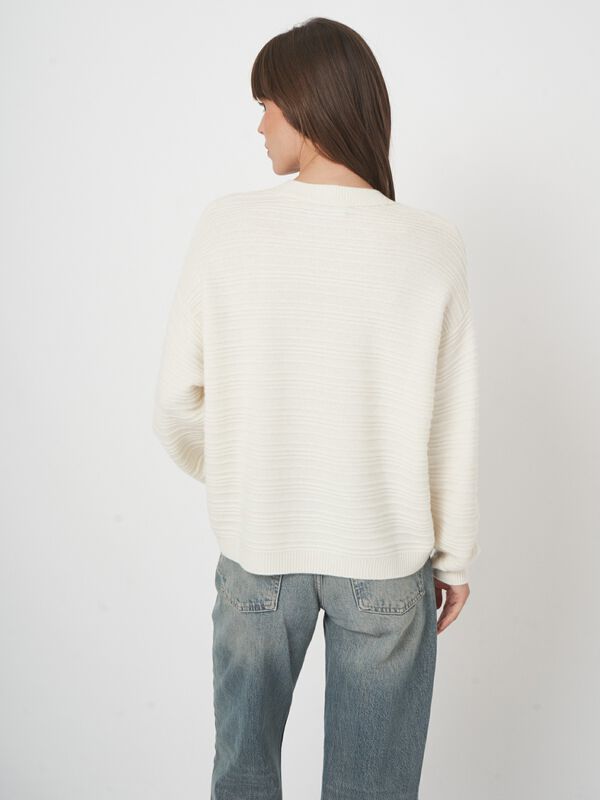 Kastig geschnittener Rippstrick-Kaschmirpullover image number 5