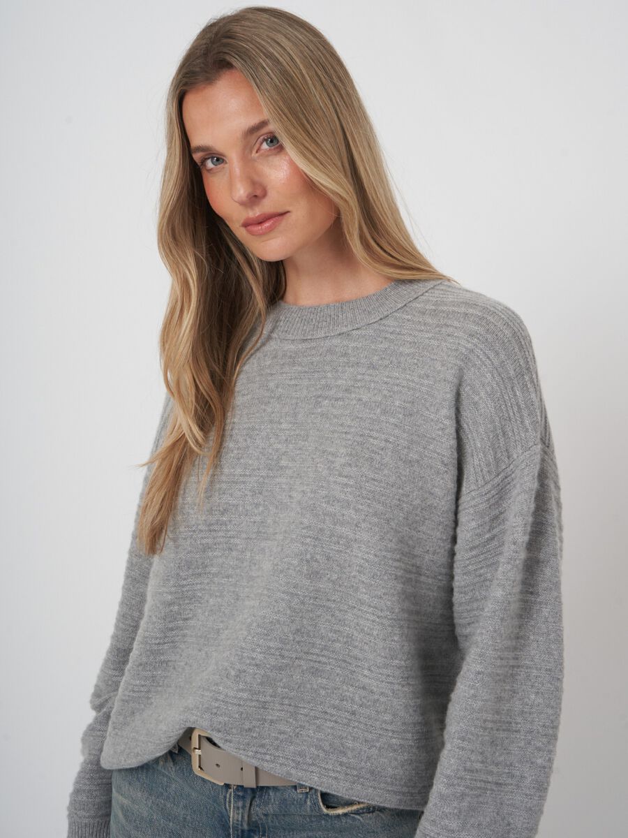 Kastig geschnittener Rippstrick-Kaschmirpullover image number 0