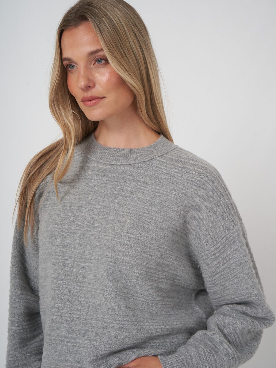 Kastig geschnittener Rippstrick-Kaschmirpullover image number 2