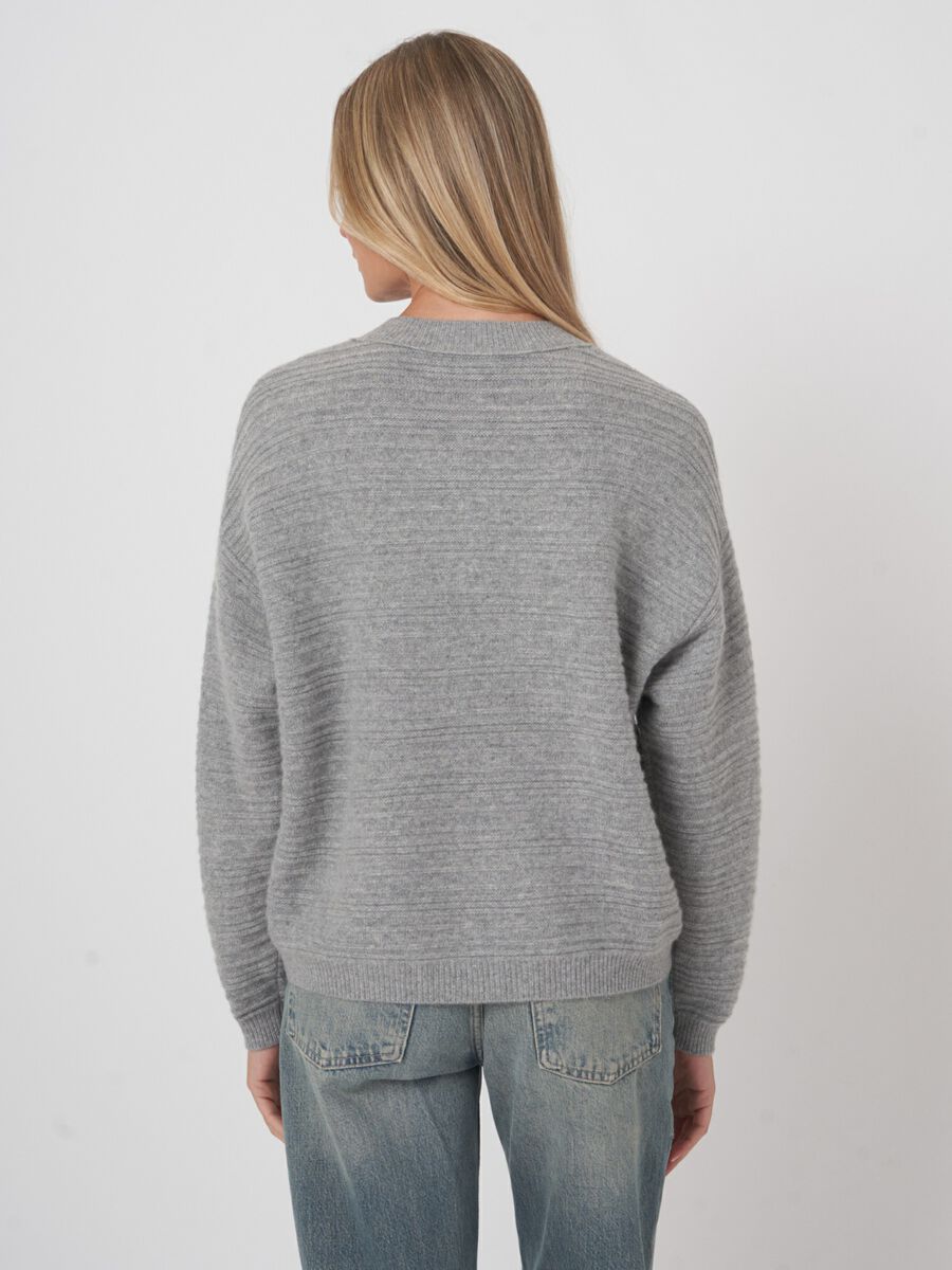 Kastig geschnittener Rippstrick-Kaschmirpullover image number 3