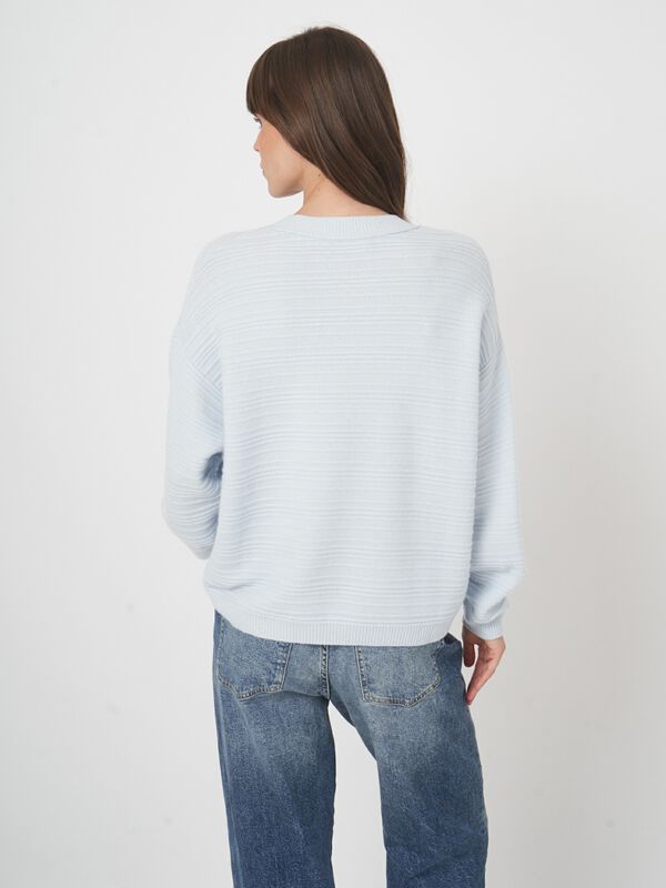 Pull boxy en cachemire côtelé image number 5