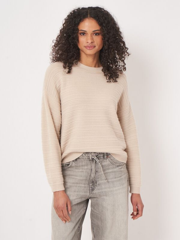 Kastig geschnittener Rippstrick-Kaschmirpullover image number 6