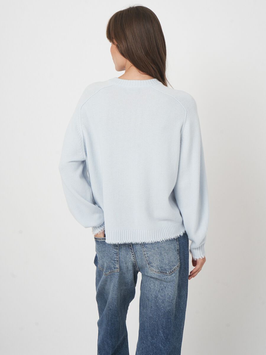 Relaxed fit kasjmier trui met ronde hals image number 4