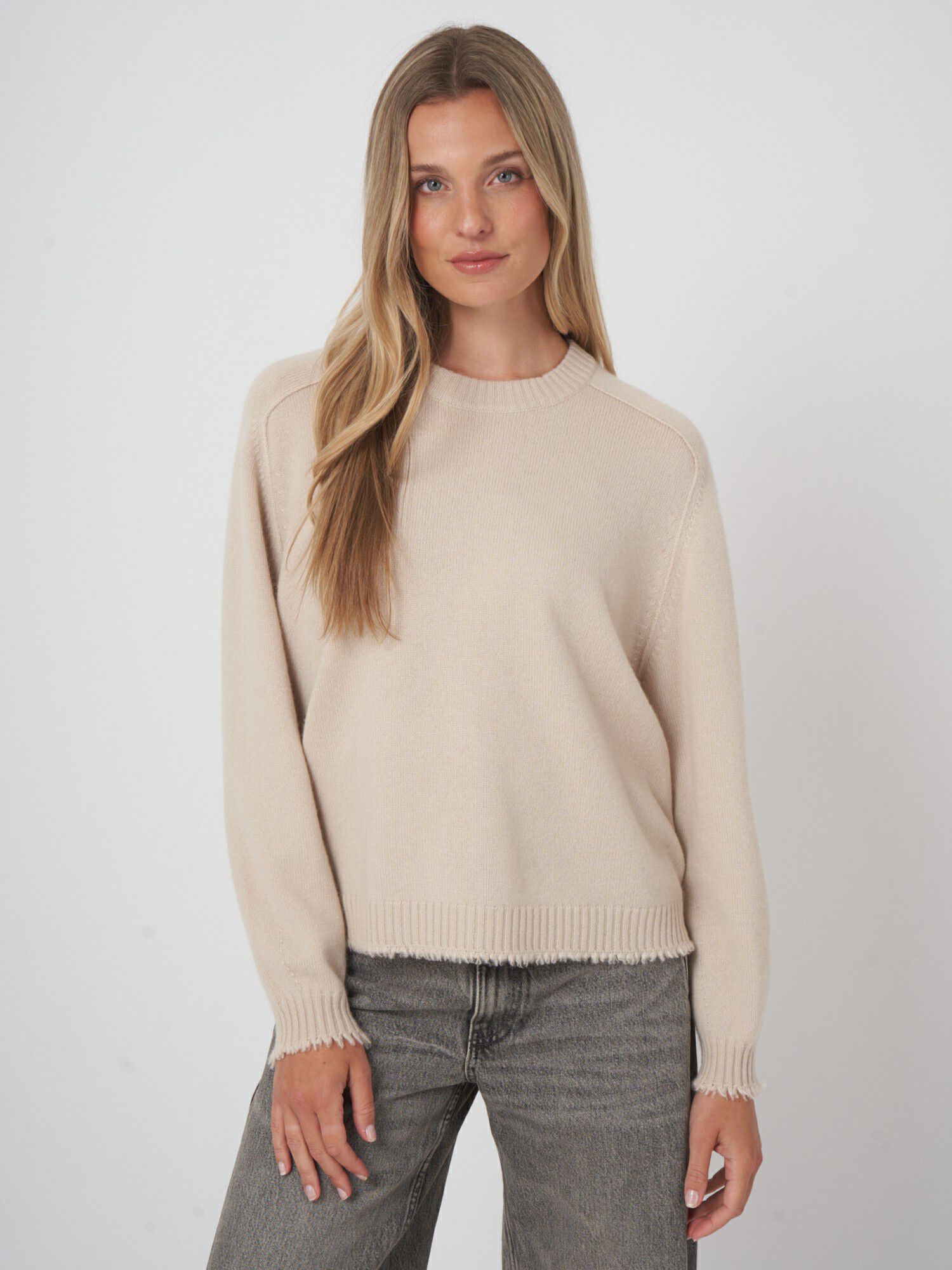 Relaxed fit kasjmier trui met ronde hals afbeelding