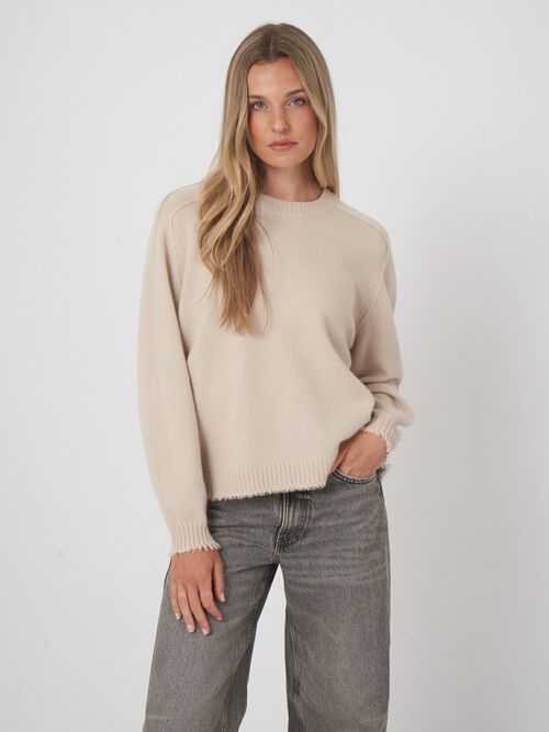 Relaxed fit kasjmier trui met ronde hals