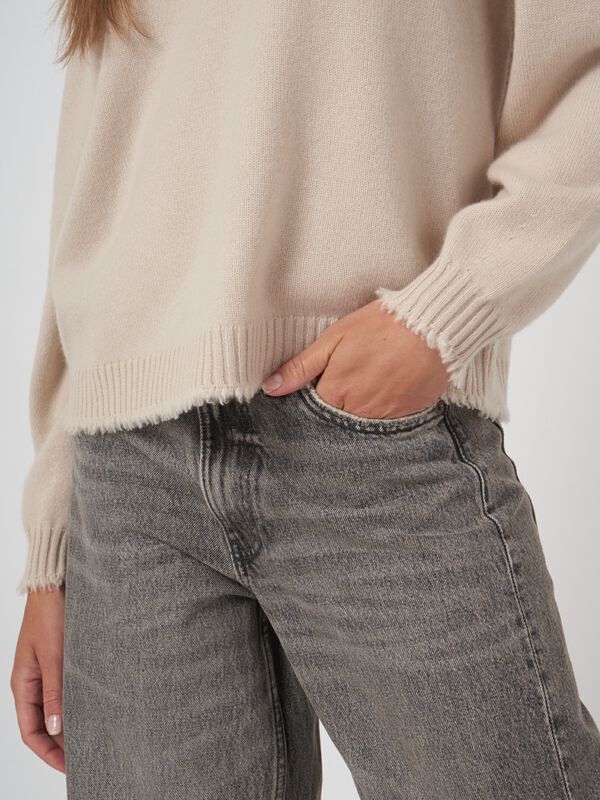 Relaxed fit kasjmier trui met ronde hals image number 2