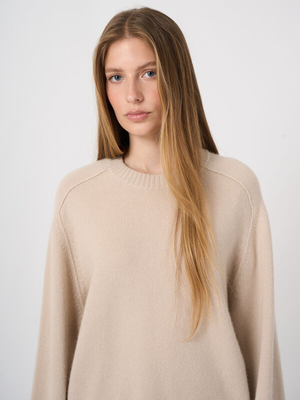Oversized-Kaschmirpullover mit Fransen image number 3