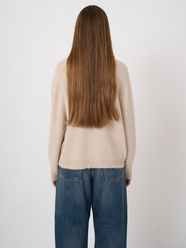 Oversized-Kaschmirpullover mit Fransen image number 5