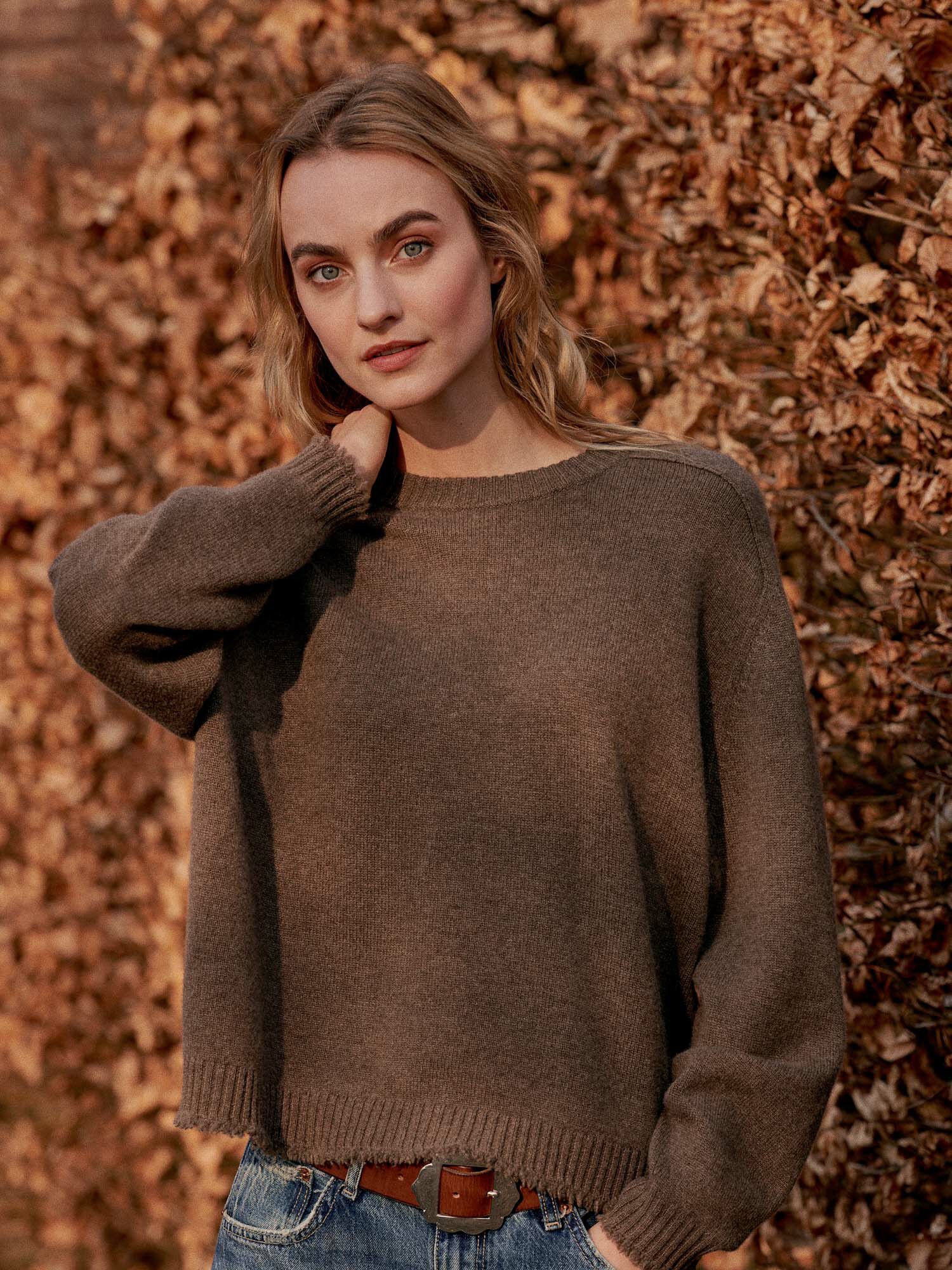 Relaxed fit kasjmier trui met ronde hals afbeelding