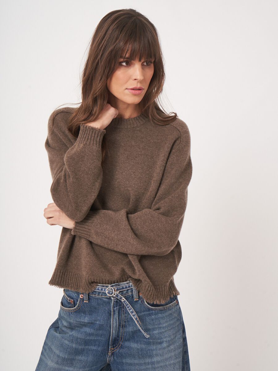 Relaxed fit kasjmier trui met ronde hals image number 10