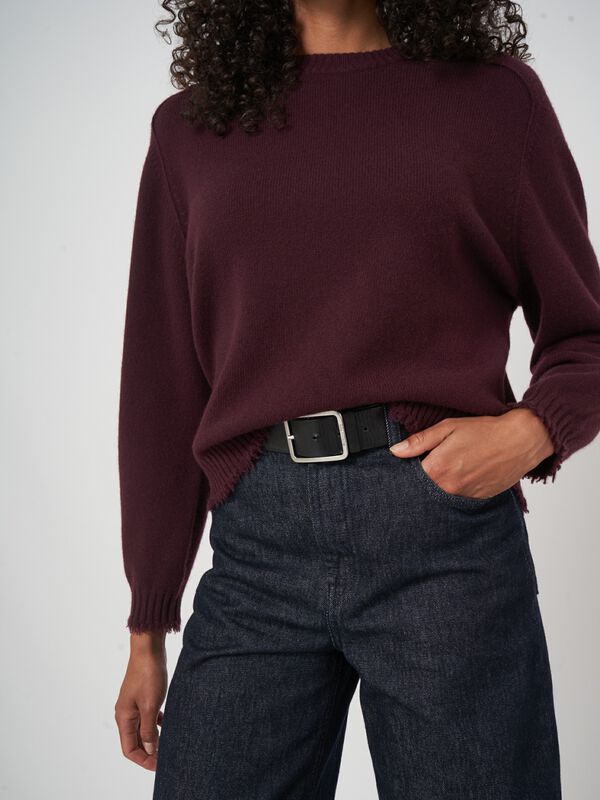 Relaxed fit organic cashmere round neck sweater image number 2