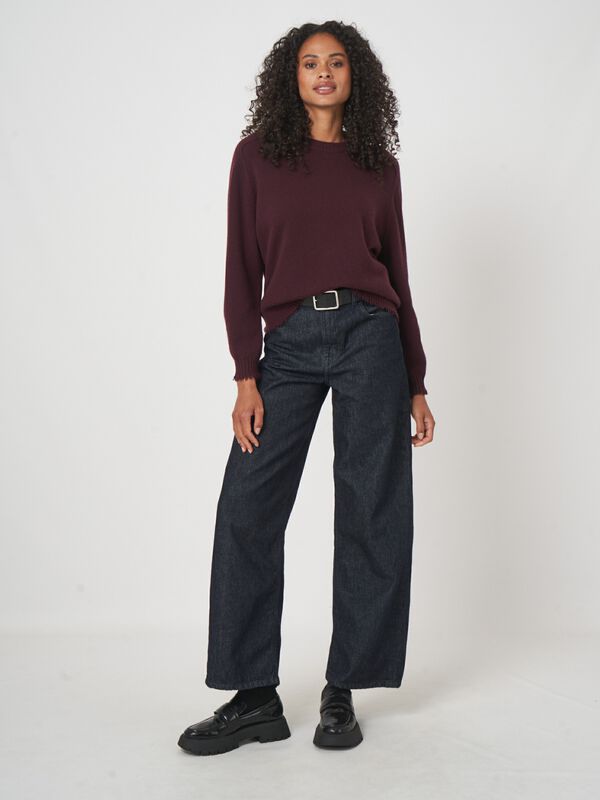 Relaxed fit organic cashmere round neck sweater image number 5