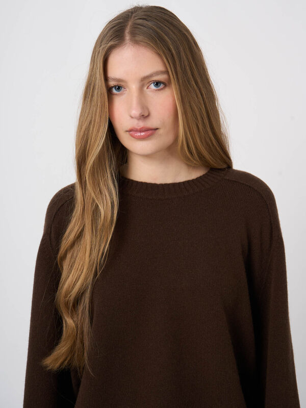 Oversized kasjmier trui met franjes image number 3