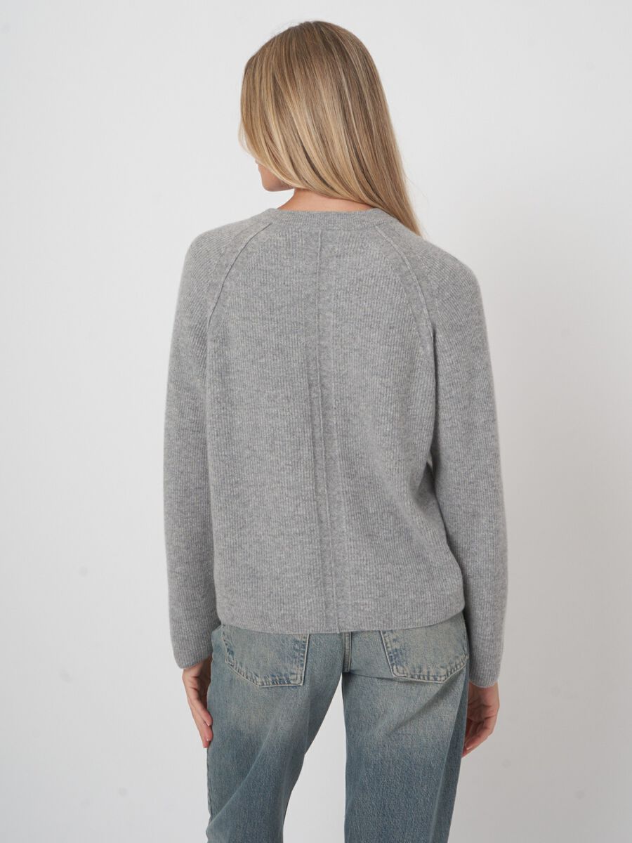 Relaxed fitt ribbed knitted sweater image number 5