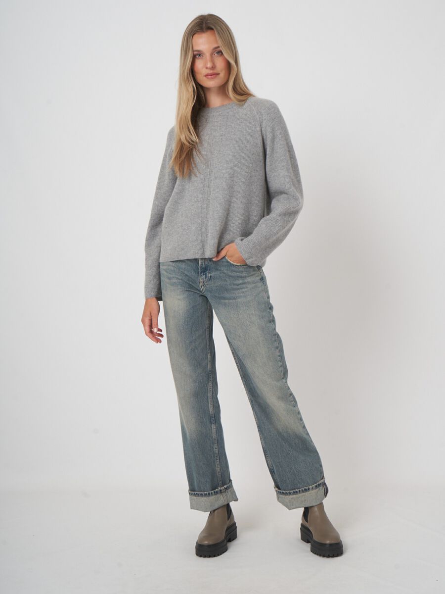 Relaxed fitt ribbed knitted sweater image number 6